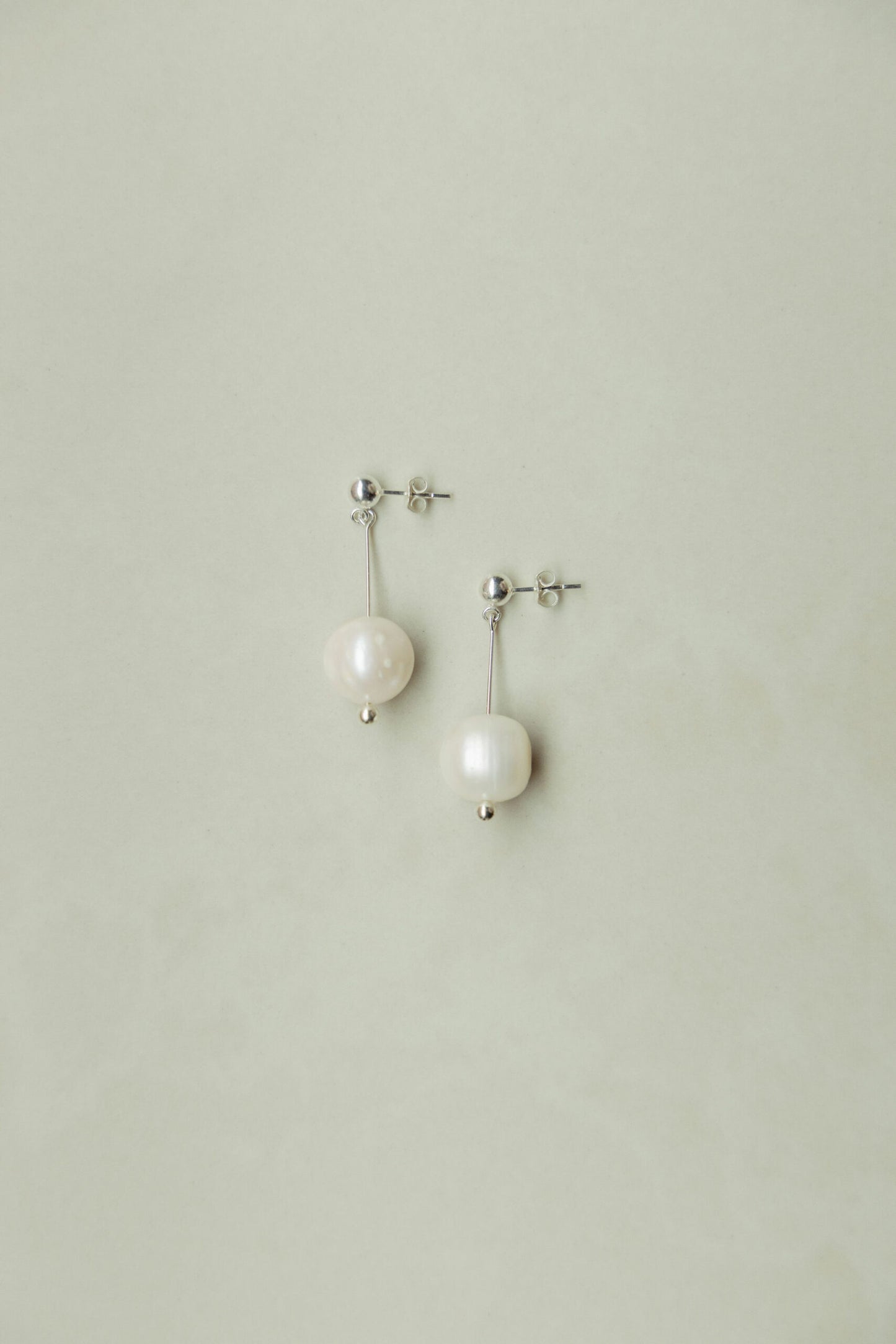 No. 24 Ventiquattro earrings silver pearl