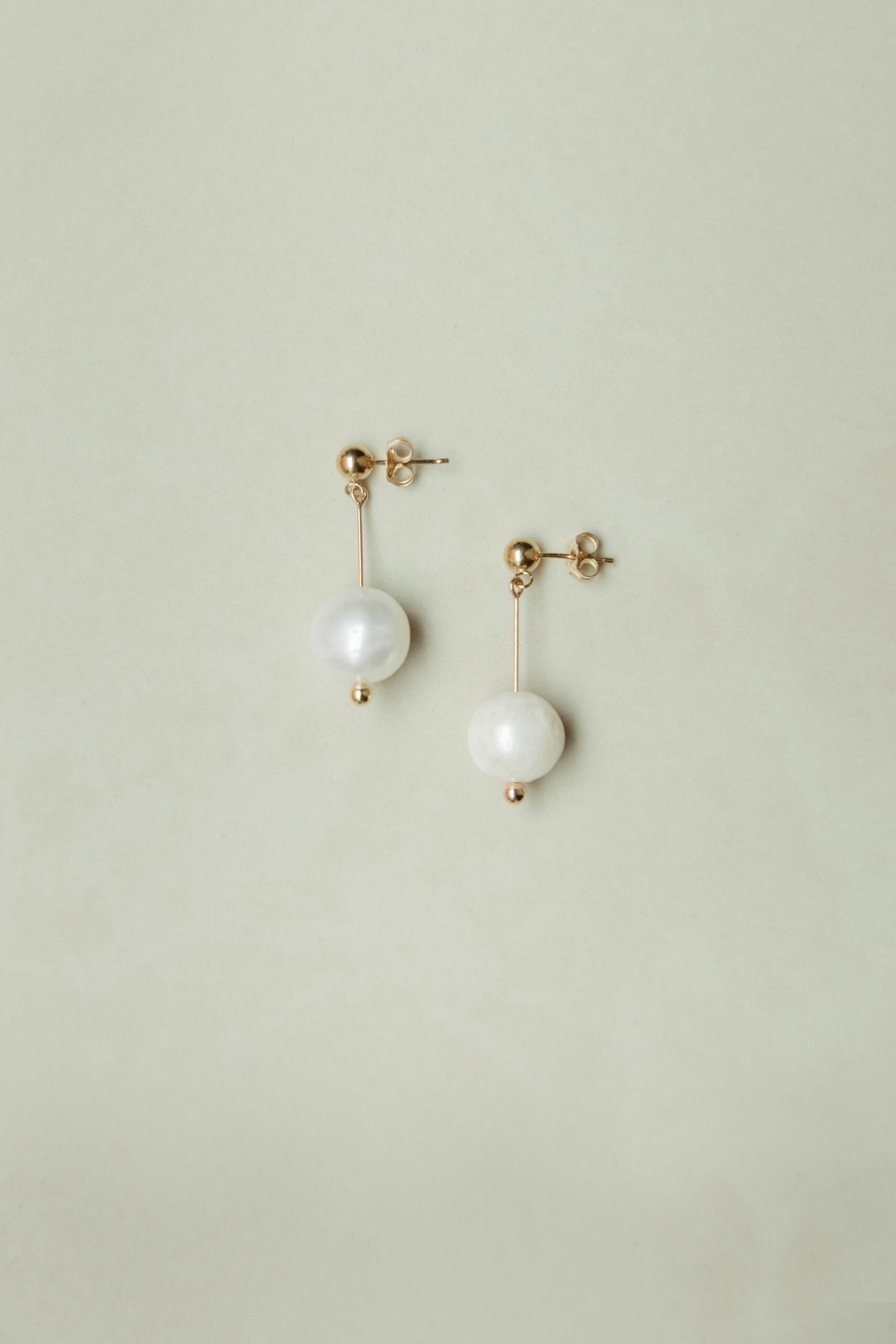 No. 24 Ventiquattro earrings gold pearl