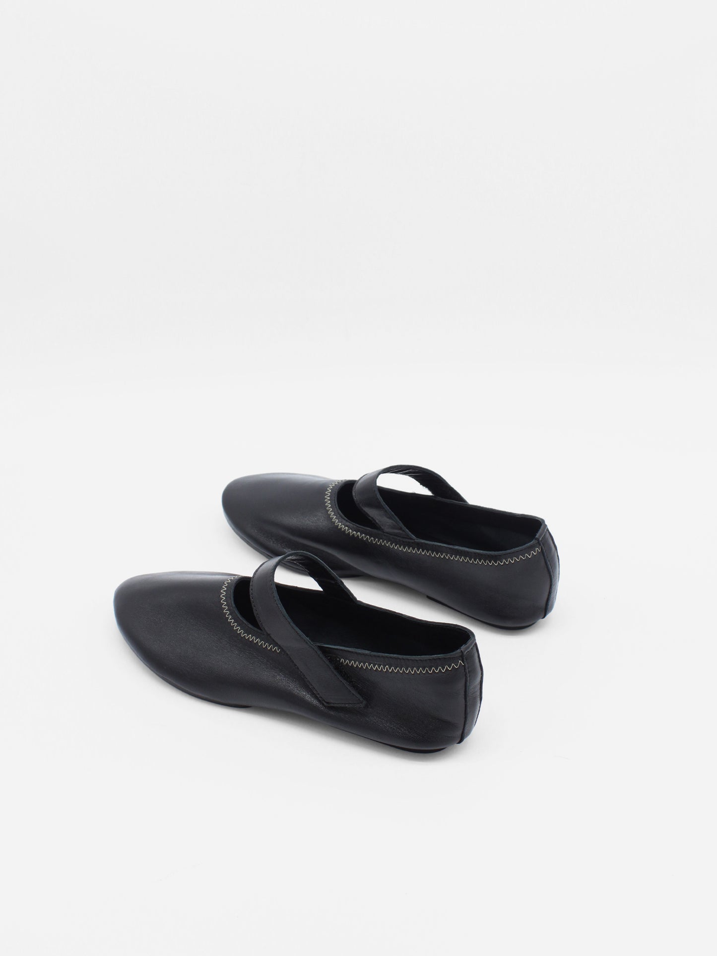 About Arianne flat mary-janes in black leather