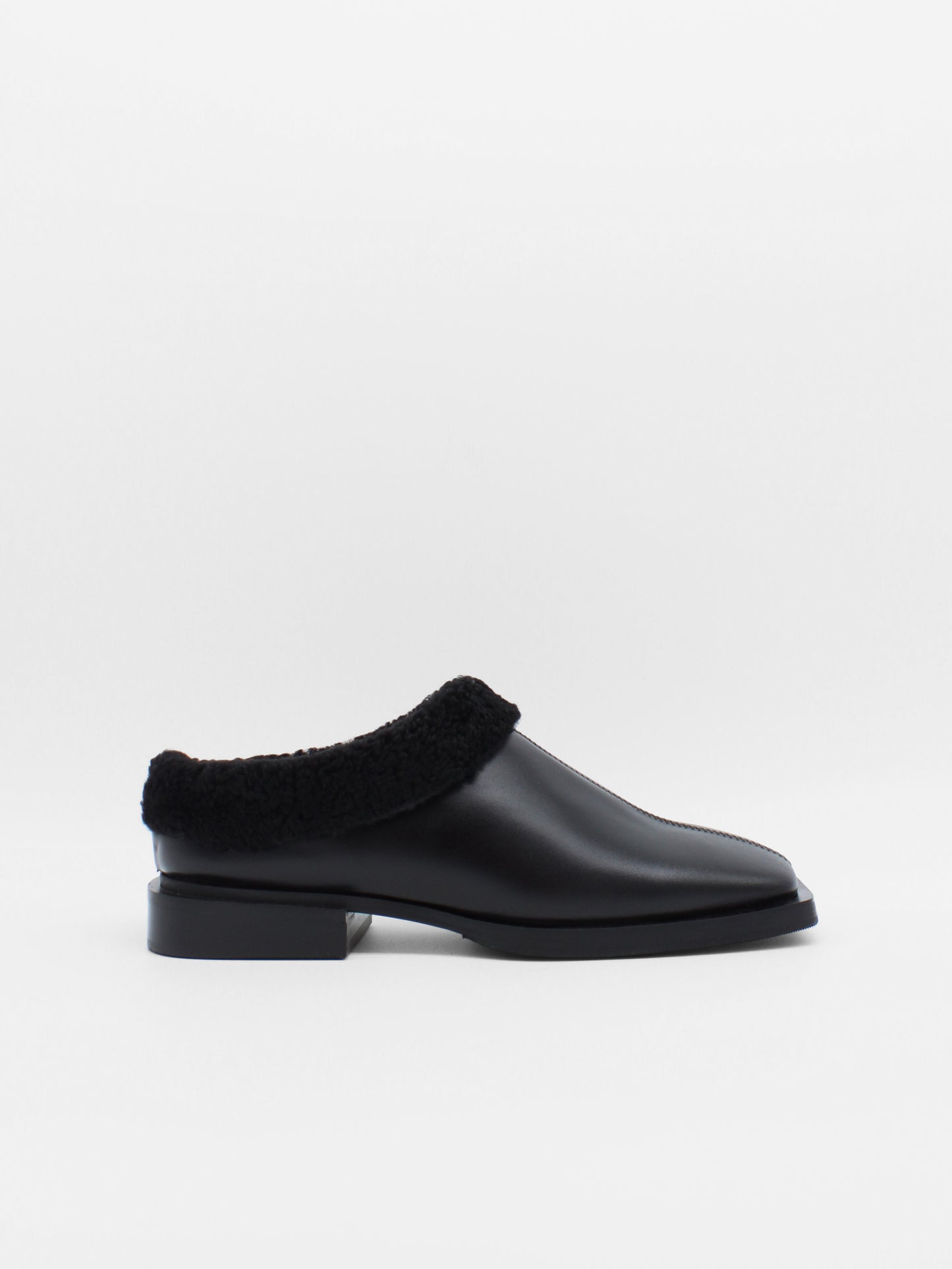 About Arianne flat black leather mules