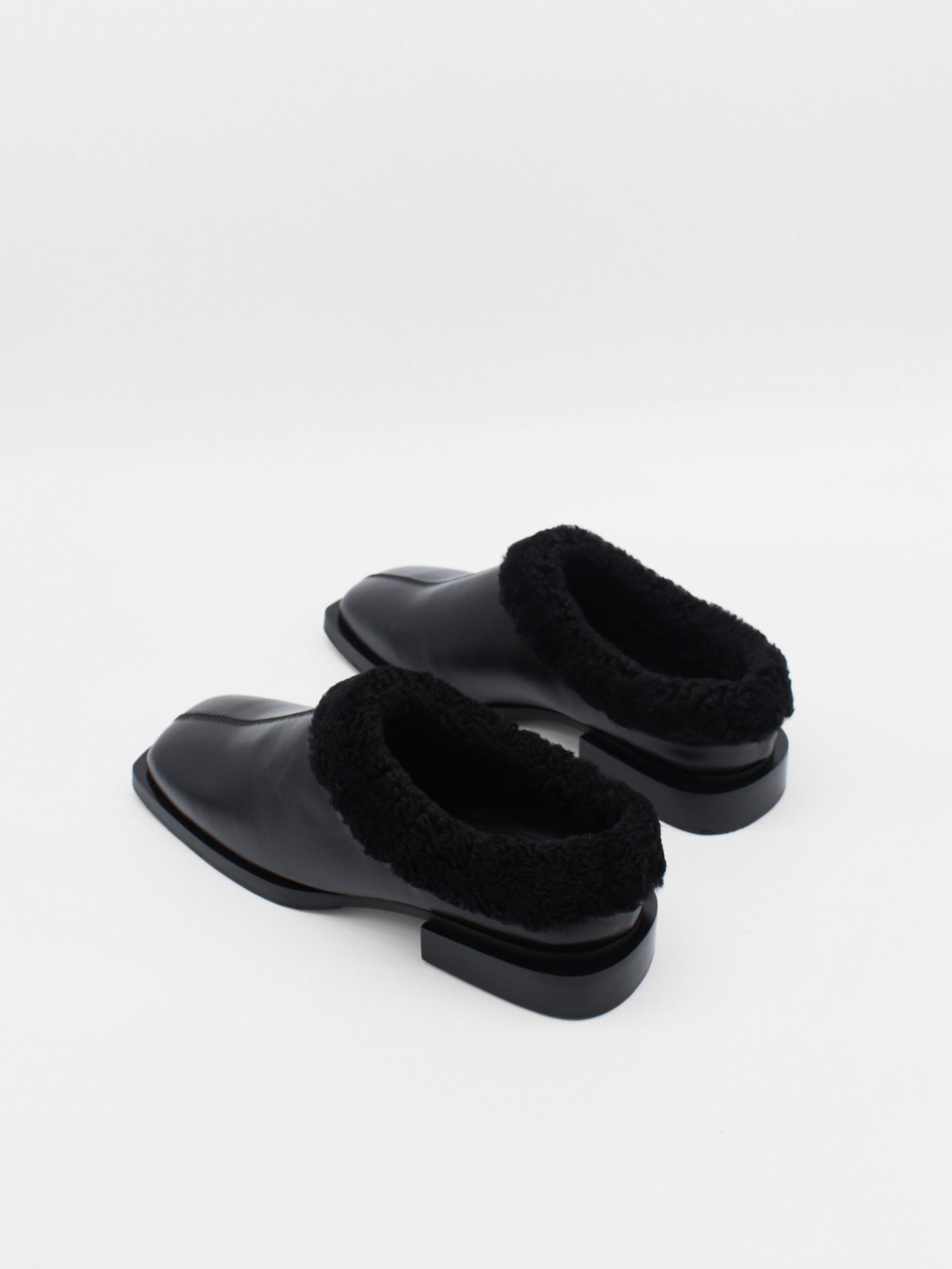 About Arianne flat black leather mules