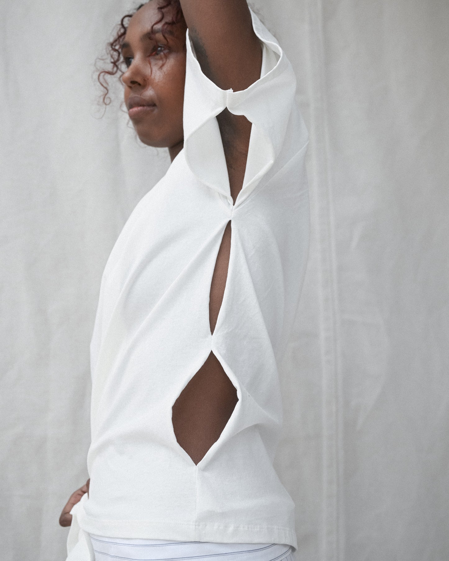 Pin tee by Baserange