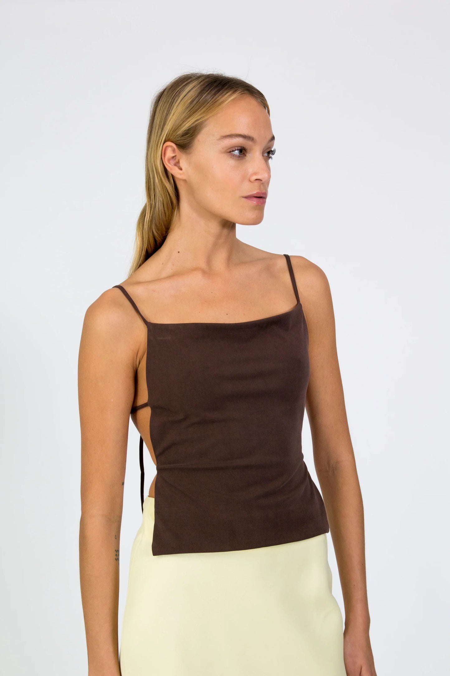 Aktio top in brown
