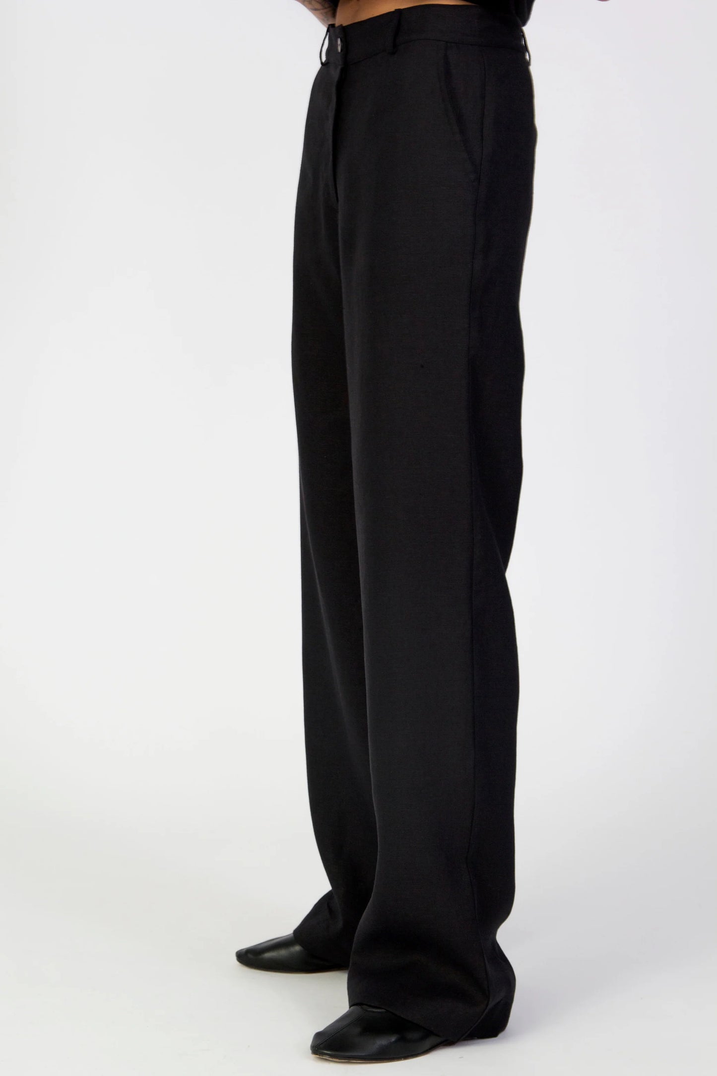 Raijin trousers in black