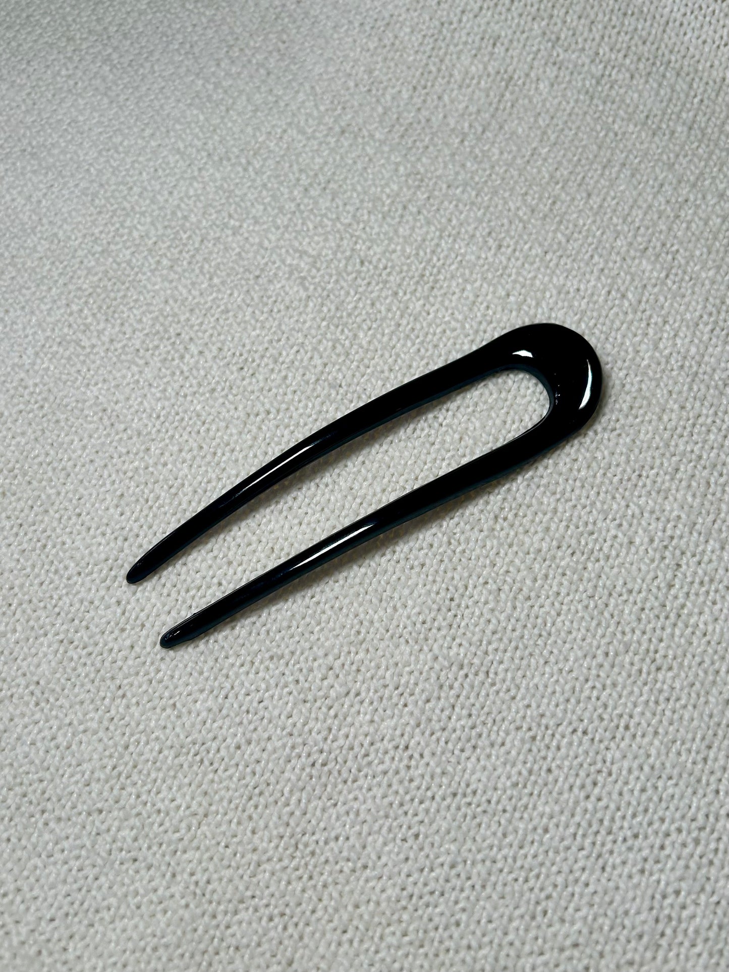 Hairpin in black