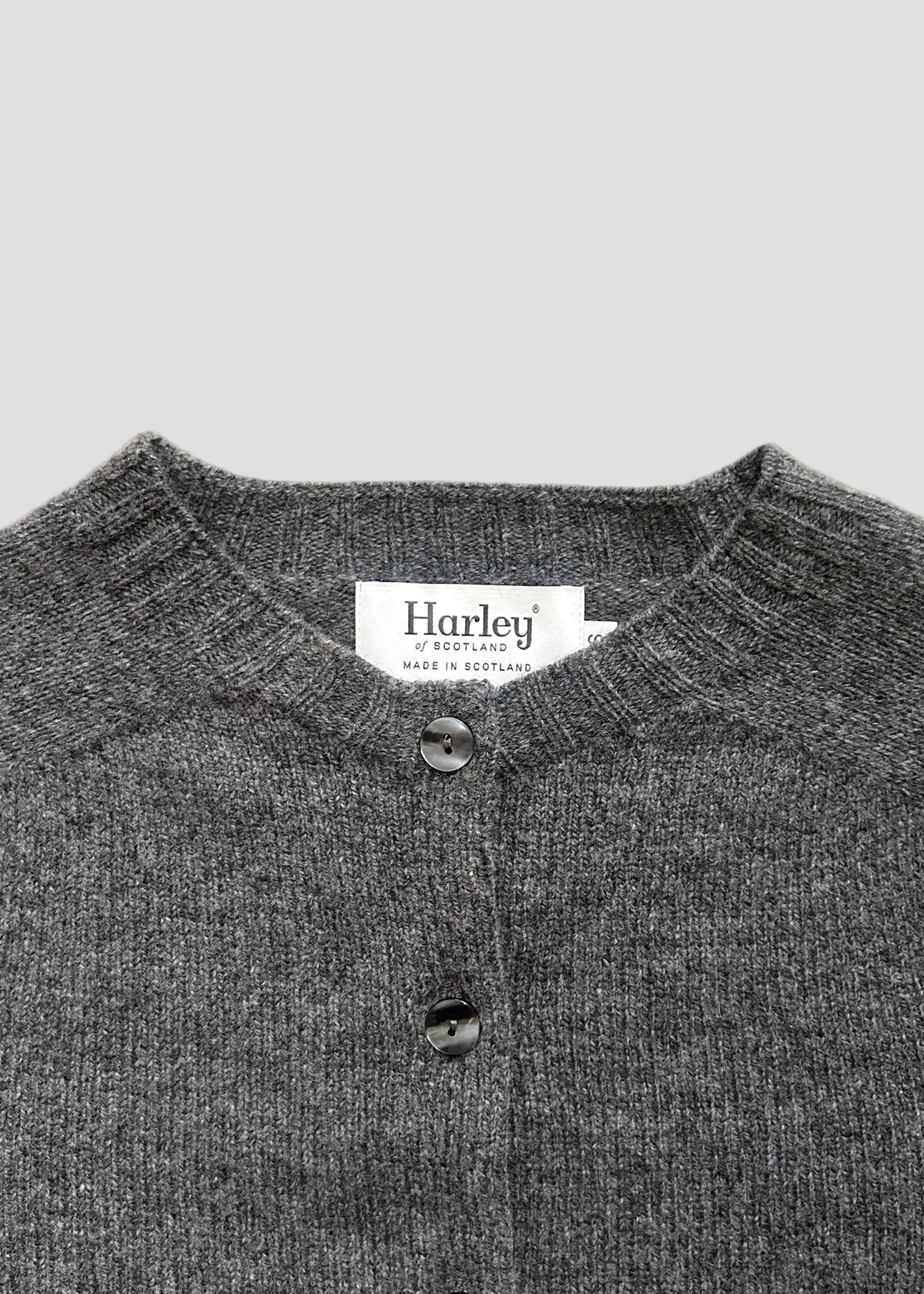 Fitted cardigan in derby grey