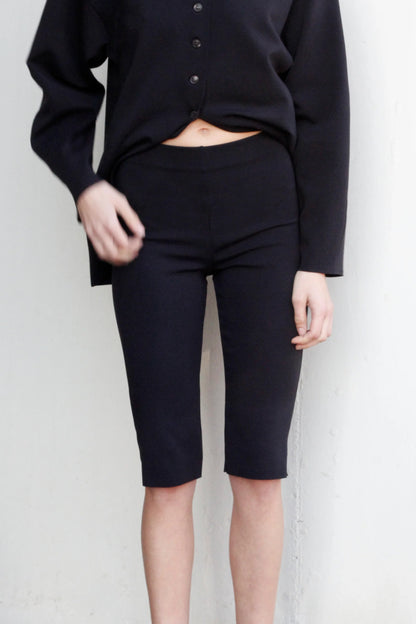 Concrete bermudas in black