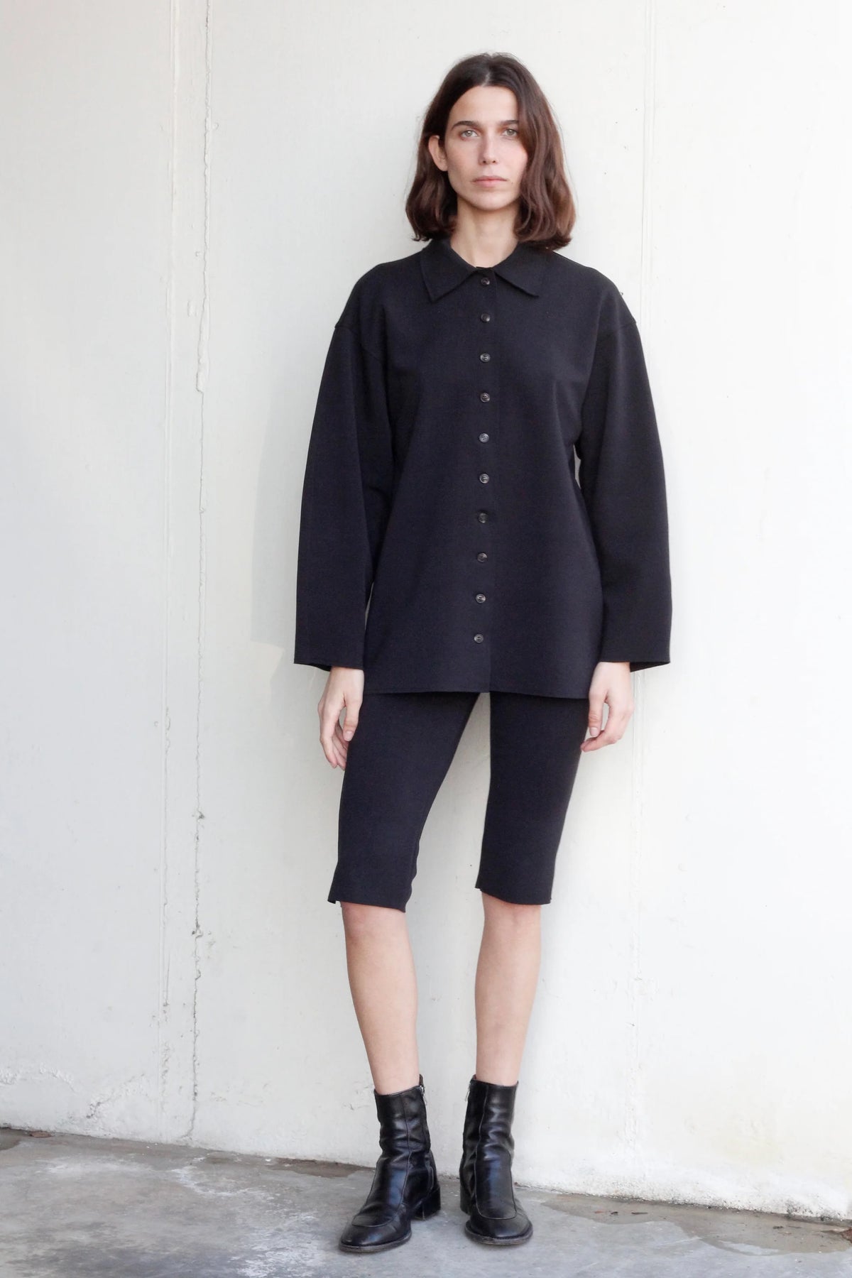 Concrete bermudas in black