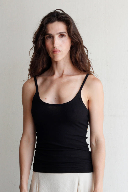 Dynamic top in black