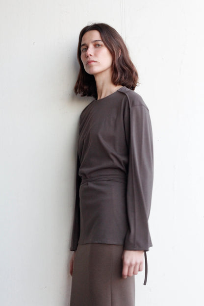Fragile top in brown