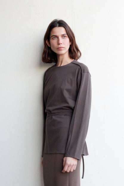 Fragile top in brown