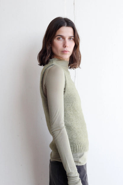 Lima vest in green