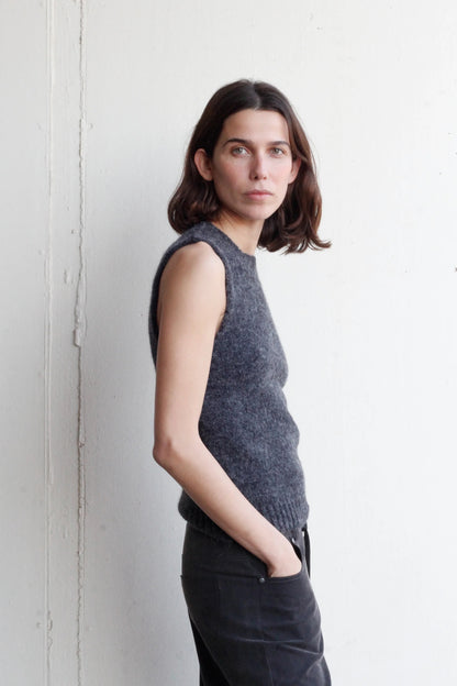 Lima vest in dark grey