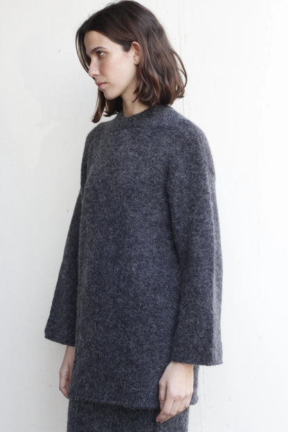 Vessel jumper in dark grey