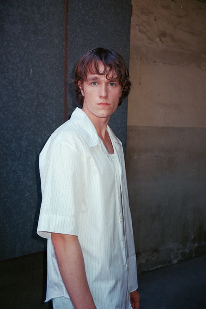 Short sleeved shirt with lilac stripes by Camisas Manolo on model