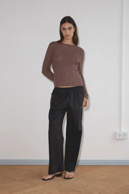 Ease trousers in black