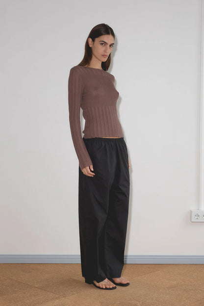 Ease trousers in black