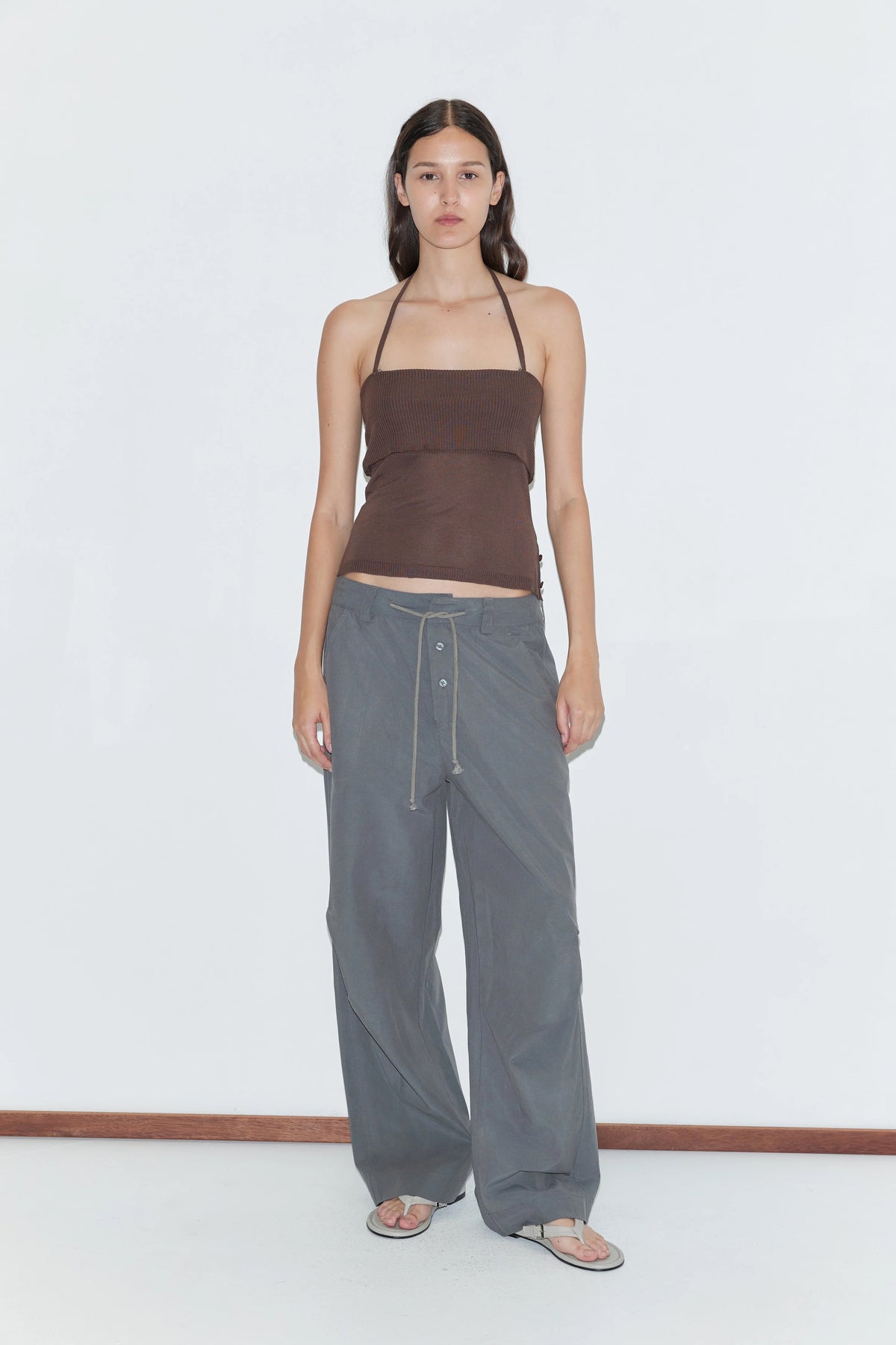 Panel leg pant in charcoal