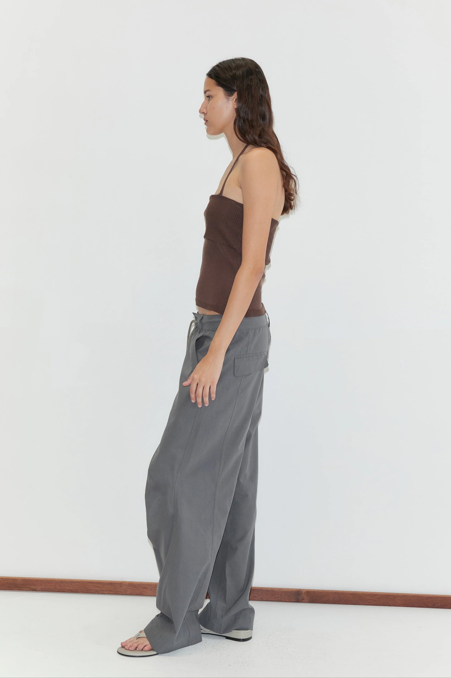 Panel leg pant in charcoal
