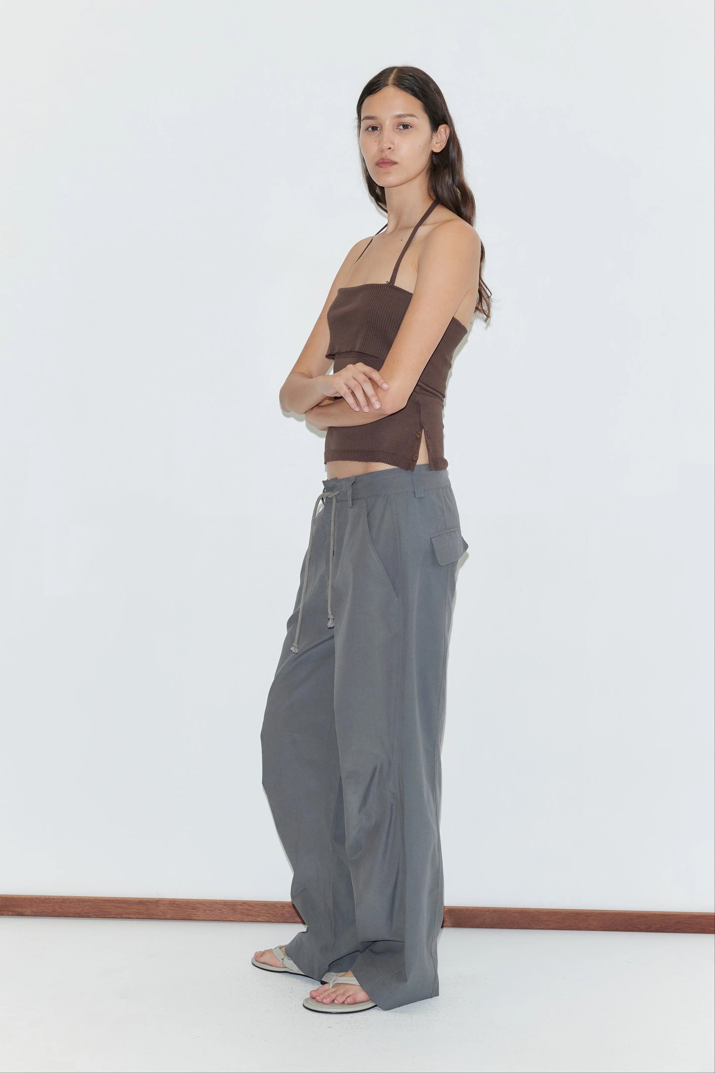 Panel leg pant in charcoal