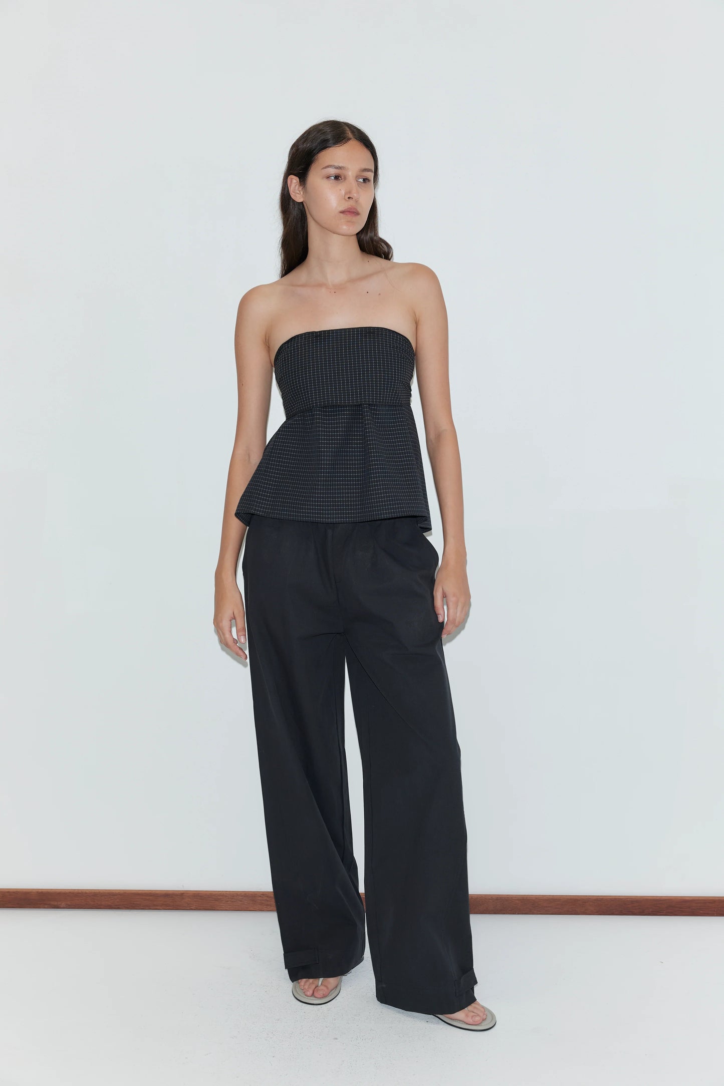 Snap tab pant in black