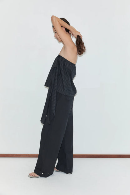 Snap tab pant in black