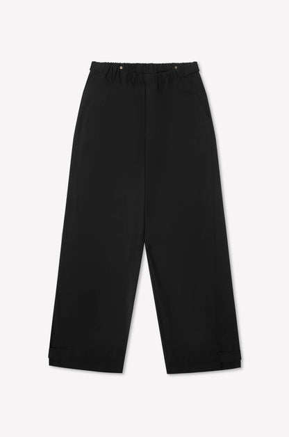 Snap tab pant in black