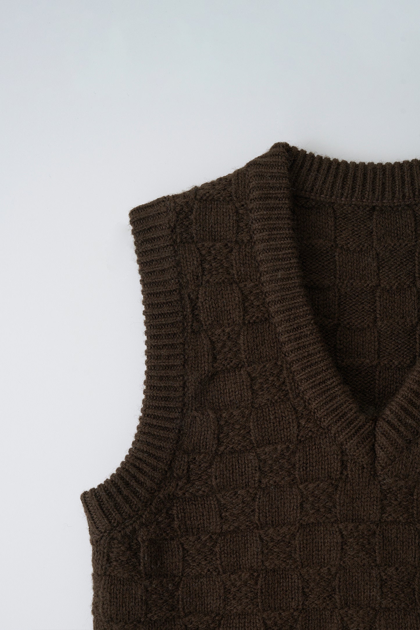 Chess wool vest in brown