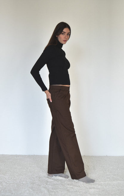 April highneck in black