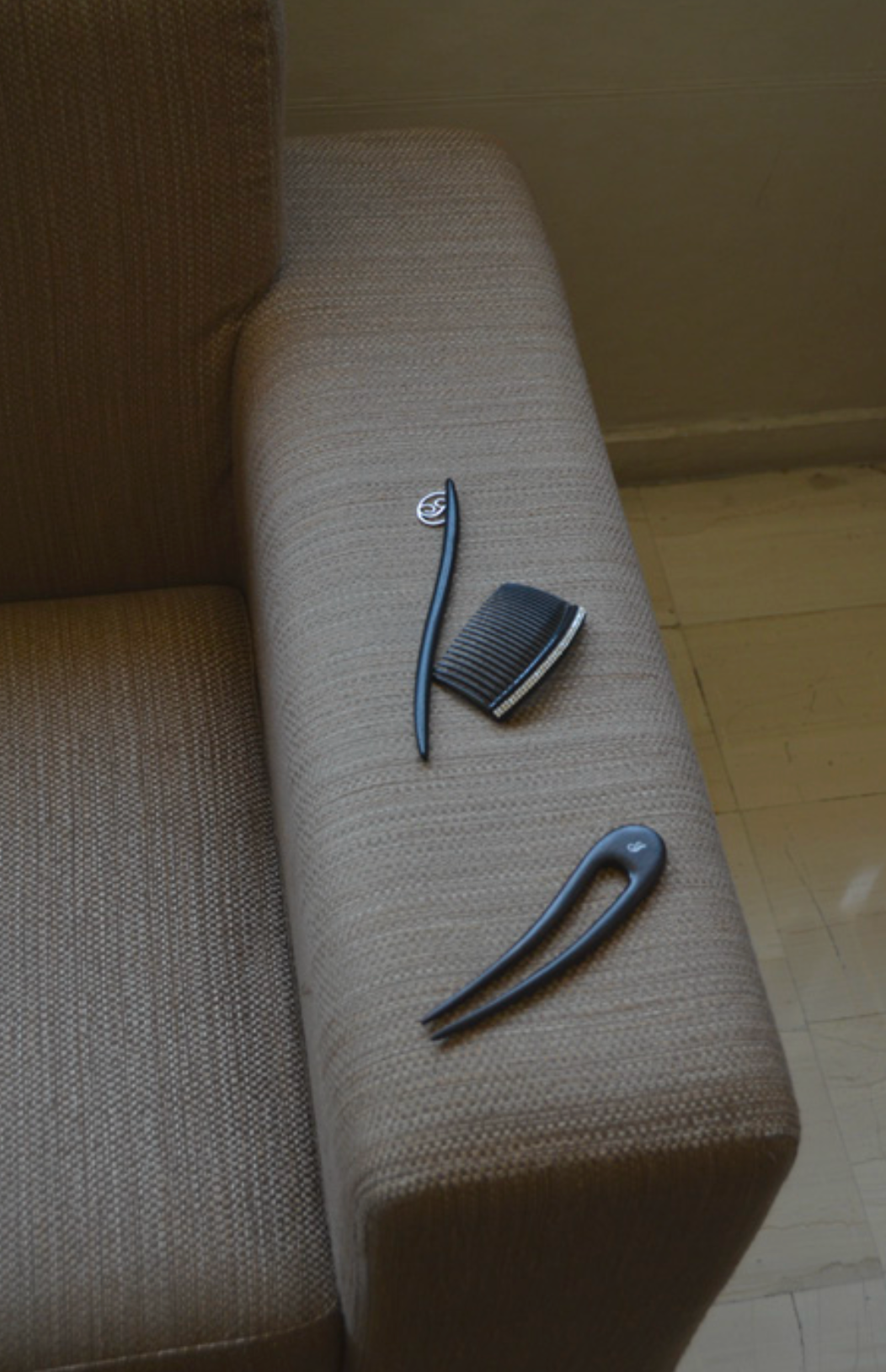 Wooden hair pin in black