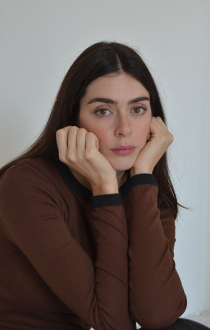 June longsleeve in brown with black trim