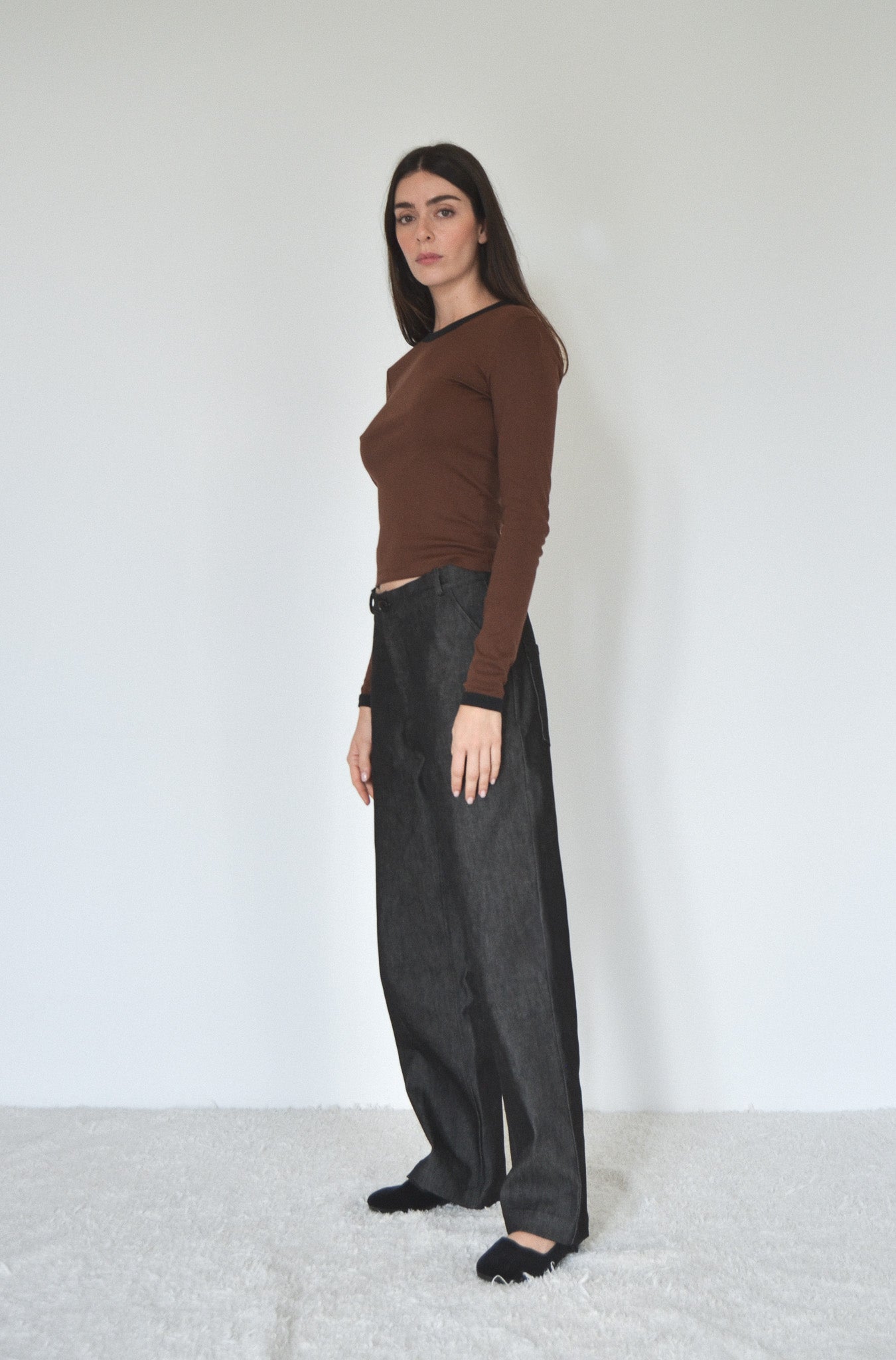 June longsleeve in brown with black trim