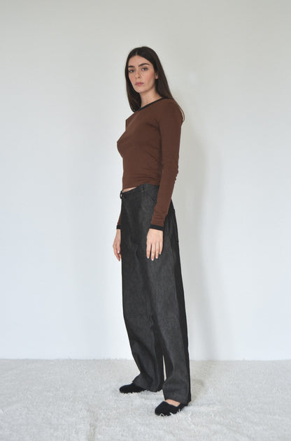 June longsleeve in brown with black trim